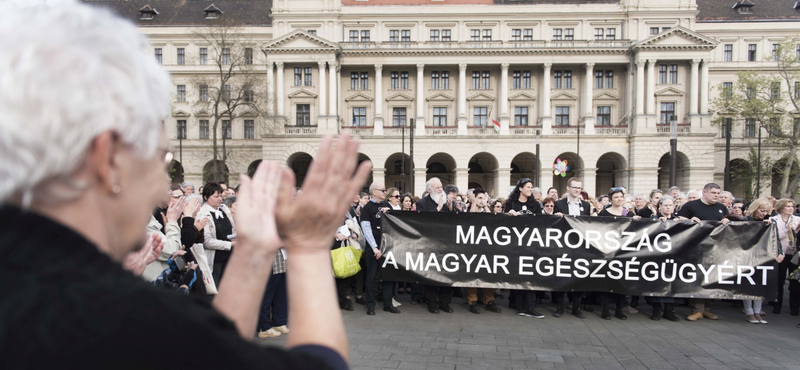 Orbánnal táncolt volna egy Kossuth téri tüntető - videó