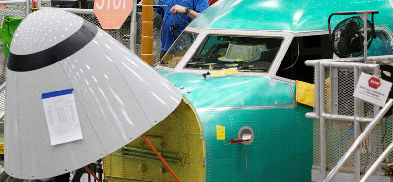 Nem csak egy ajtó a baj: egyre mélyebbre süllyed a Boeing