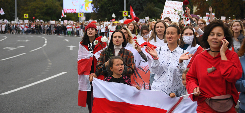 Nők ezrei tüntettek Lukasenka ellen