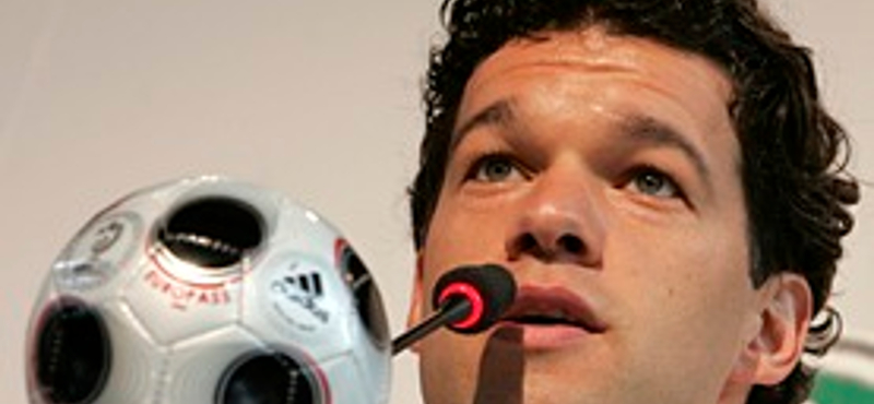 Ballack elhagyja a Chelsea-t, visszatér a Bundesligába