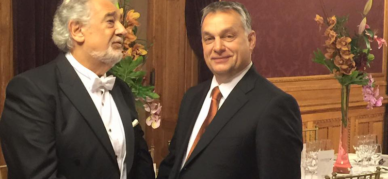 Orbán Viktor is pózolt egyet a Domingóval