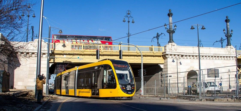 Kis híján készen van a fonódó hálózat, visszatérnek az óbudai villamosok