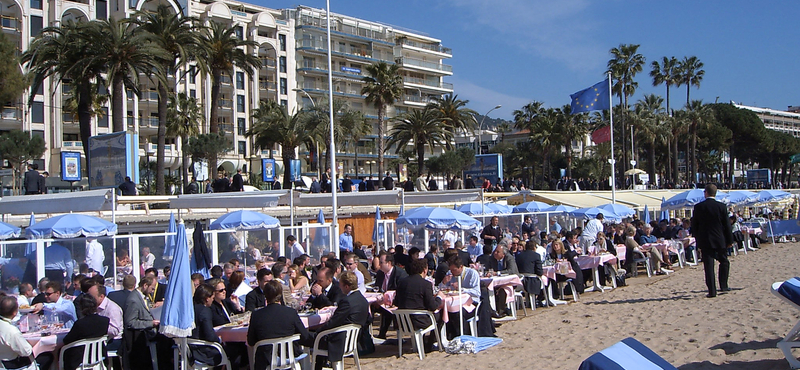 Luxus yachtok, luxus nők: magyar milliárdosok Cannes-ban