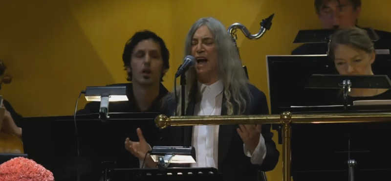 Patti Smith könnyekig hatotta a Nobel-díjátadó közönségét Dylan-feldolgozásával