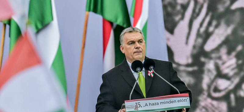 Orbán fenyegetőzött és nemzetközi birodalmakról beszélt a Kossuth téren