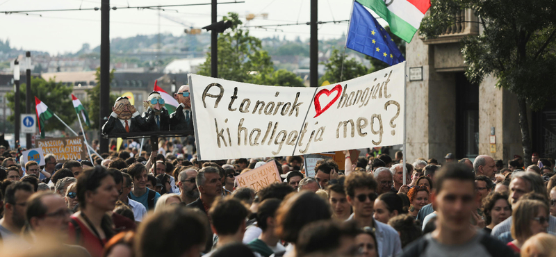 Státusztörvény: Fidesz-magyar szótárt írt a Szülői Hang