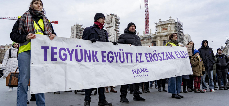 A rendőrség felvette a kapcsolatot a nőjogi szervezetekkel, több ezer ügyet vizsgálnak újra