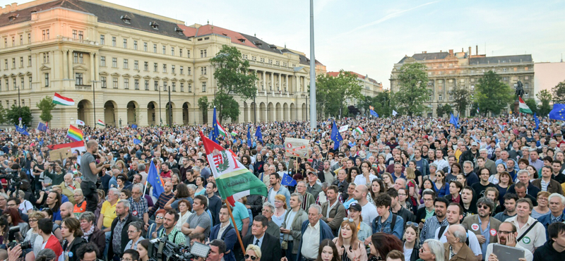 Készül a gigatüntetés: Orbán beint vagy beijed?