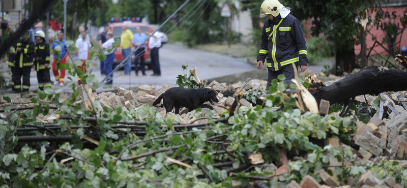 Vihar: még mindig dolgoznak a tűzoltók, de sok a kamu riasztás