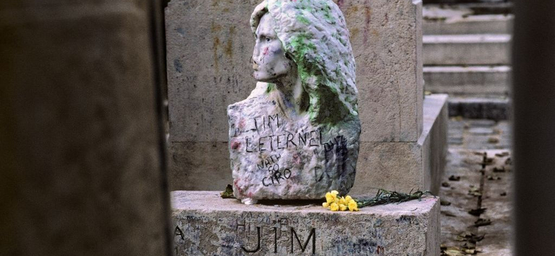 Tök véletlenül került elő Jim Morrison mellszobra, amit közel 40 éve loptak el a sírjáról