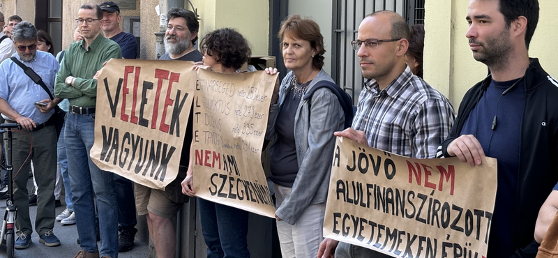 Továbbra sem kapnak fizetésemelést az ELTE oktatói, de októberben egy bértáblajavaslattal állhat elő a kormány