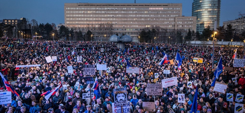 Tízezrek követelték Fico lemondását Szlovákia városaiban