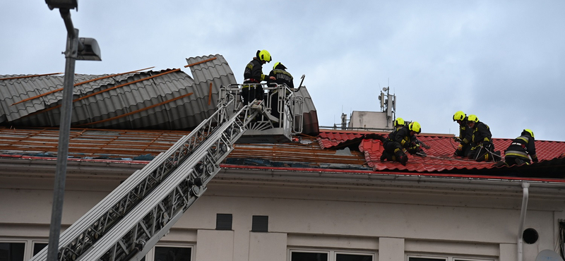 Félezer segélyhívást kaptak a vihar miatt eddig a tűzoltók