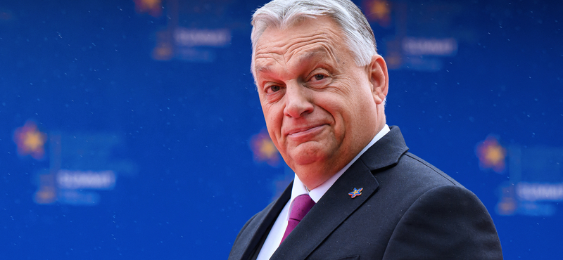 Orbán is zászlókról és szívecskékről posztolt