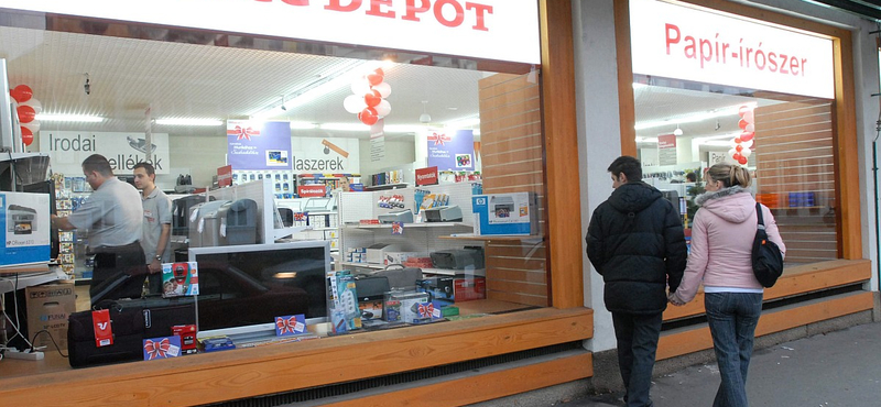 Több száz Office Depot húzza le a rolót