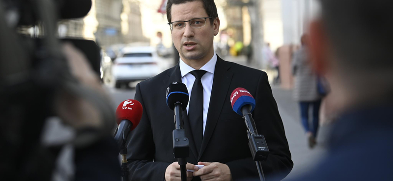 Gulyás Gergely Matolcsy Györgyöt károgó baloldali szakértőkkel emlegette együtt