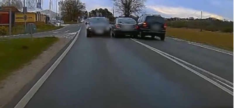 Vajon mit gondolhatott ez az autós, amikor így kezdett előzni Nagykanizsa környékén? - videó