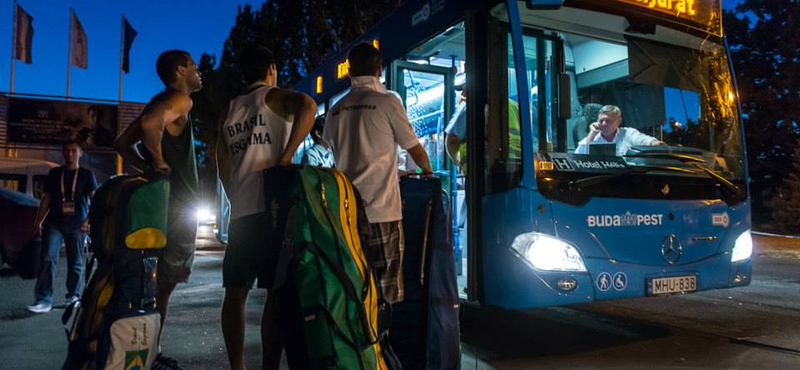 BKK-buszokkal utaznak a vívóvébé résztvevői - fotók