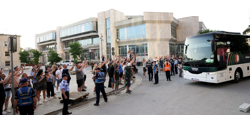 Rendőrökre támadtak a drukkerek Tiranában a labdarúgó-Konferencia-liga döntője előtt