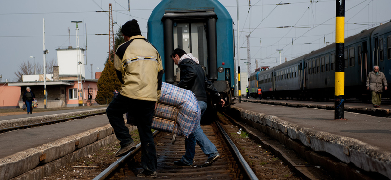 A MÁV nevében árulta a vasúti síneket