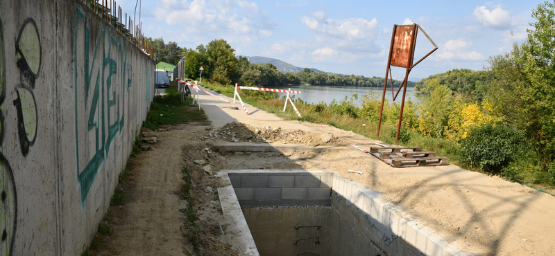 Nyár óta ásítoznak 5 méteres gödrök a lezárt szentendrei bicikliúton, potyognak beléjük a biciklisek