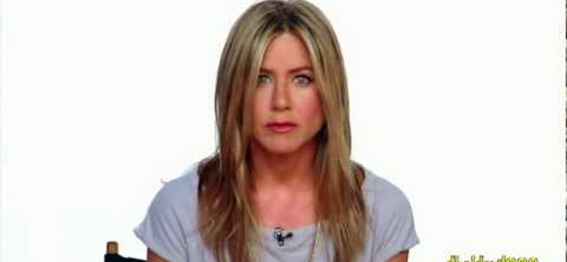 Videó: hogy került a porszívó Jennifer Aniston fenekébe?