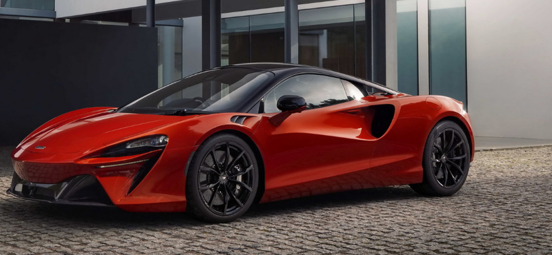 Itt az első zöld rendszámos McLaren, a 680 lóerős Artura