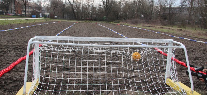 Idétlen időkig: négy év után megint sikerült Gödöllőn beígérni az uszodát