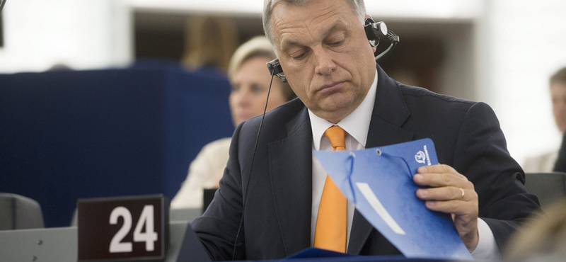 Orbán menekültügyben csúsztatott