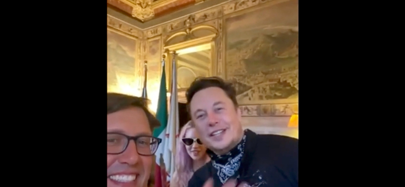 Elon Musk egyszer csak feltűnt a firenzei Uffiziben