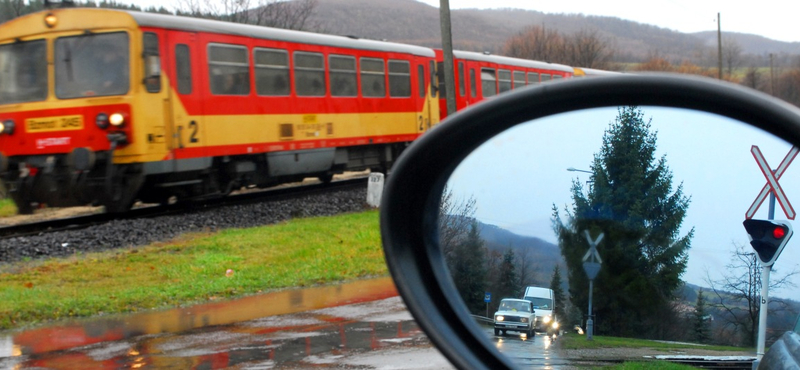 Vasúti átjáróknál razziáznak ma a rendőrök