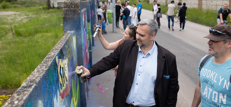 Graffitizésen kapták Óbuda polgármesterét, de örültek neki