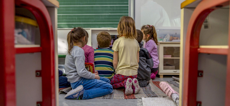 Az öt évesnél fiatalabb koronavírusos gyerekek fele tünetmentes egy új kutatás szerint