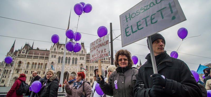 Keveseket tudott utcára vinni a a Független Egészségügyi Szakszervezet, a tárca egy közleménnyel lerázta őket