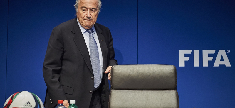 Blatter megszólalt: "Nem tudok mindenkit, minden percben ellenőrizni"