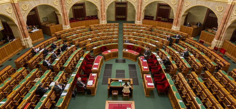 Parlament: Trócsányira szignálta Orbán a CEU-törvény felülvizsgálatát