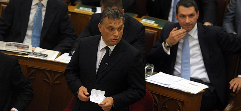 Orbán: minden más politika a szakadékba vinne minket