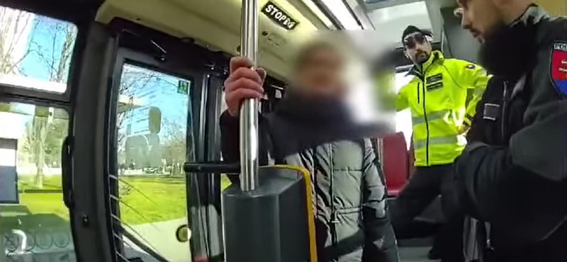 Ötéves kislányra támadt egy nő egy pozsonyi buszon – videó