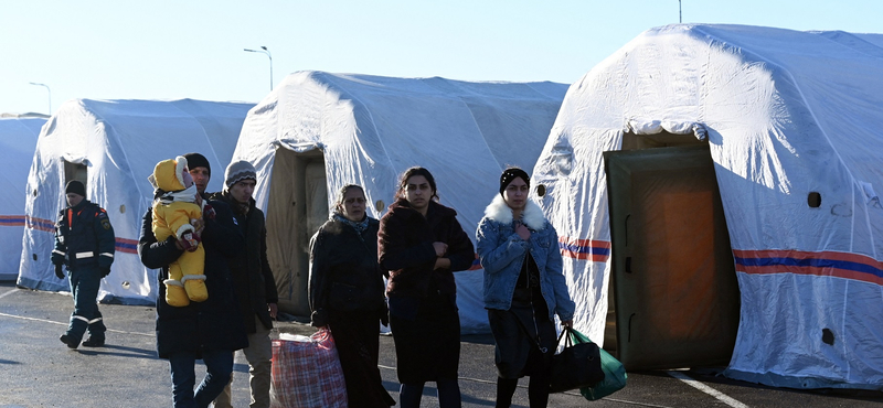 A szakadárok Ukrajnát vádolják azzal, hogy támadásra készülnek, Putyin várja a „menekülteket”