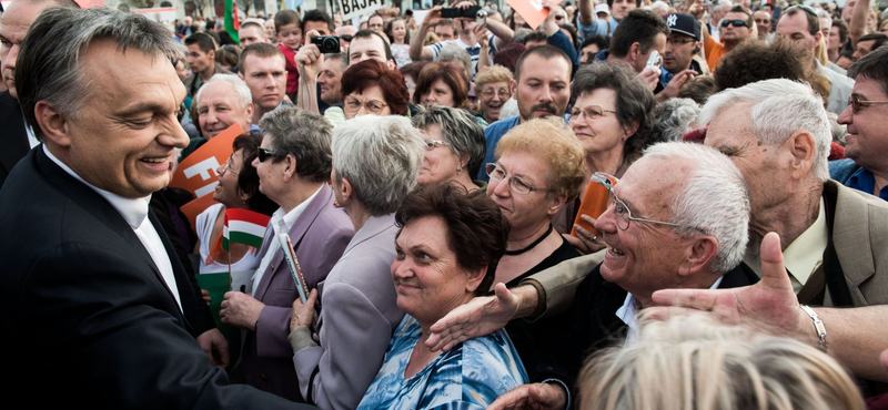 Ezt a levelet kapják ajándékuk mellé Orbántól a nyugdíjasok