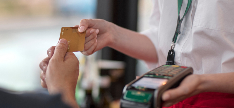 Wall Street Journal: A Visa és a Mastercard a kártyás fizetés díjainak emelésére készül