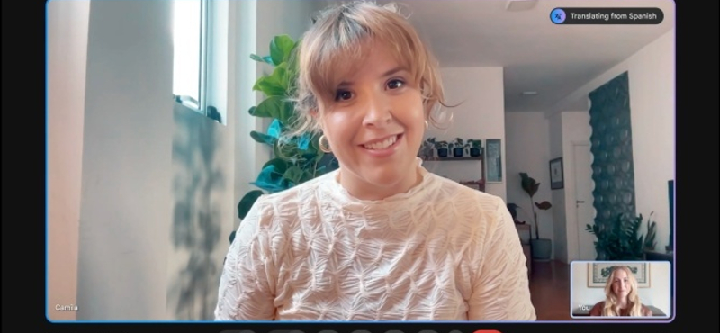 Tolmácsolós funkció jön a Google Meetbe