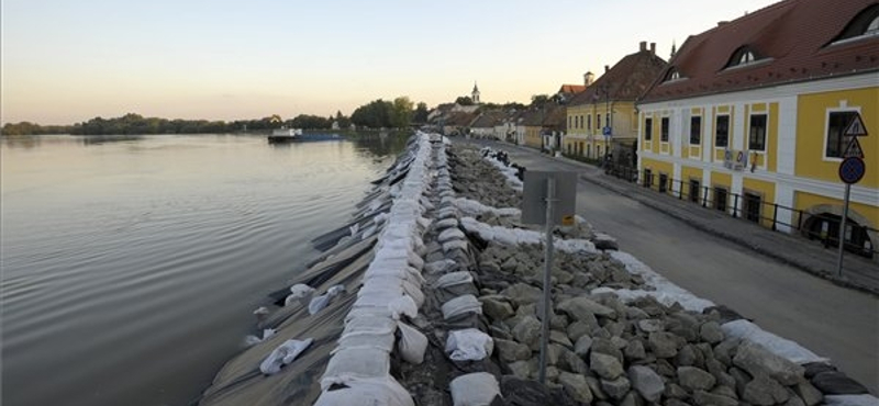 Megmenekült Szentendre: nem ömlik be a víz a városba