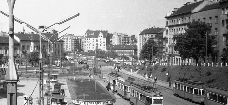 A Moszkva térről írt dalt Pajor Tamás - zseniális archív felvételek a klipben