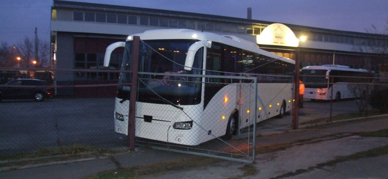 A legbénább buszlopást mutatta be egy részeg