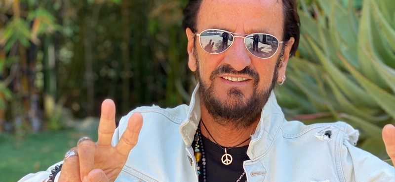 81 évesen, több mint fél évszázaddal a Beatles feloszlása után átvette diplomáját Ringo Starr