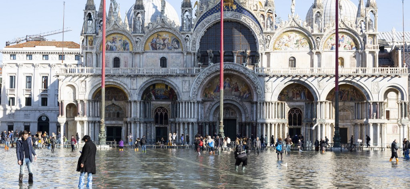 Súlyos károkat okozott a tengervíz a velencei Szent Márk-székesegyházban