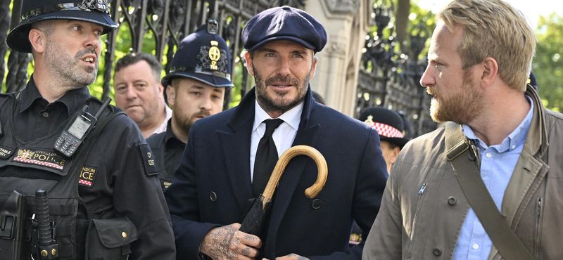 Hosszú órákig állt sorban David Beckham, hogy leróhassa tiszteletét II. Erzsébet koporsója előtt