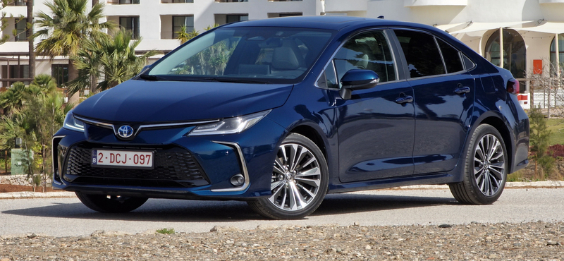 A világ legkelendőbb autója: kipróbáltuk az erősebb és takarékosabb új Toyota Corollát