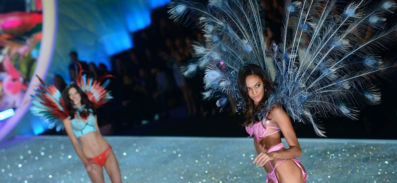 Hosszú combok éjszakája: íme, a Victoria's Secret tollas angyalai – fotók